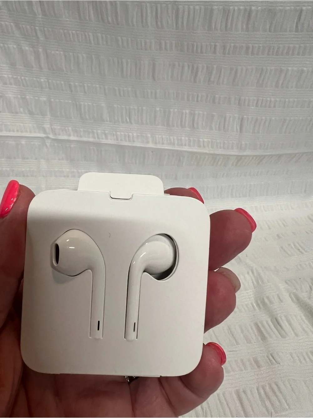 Apple White Lightning Earphones with Inline Microphone
